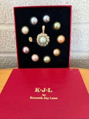 KJL Kenneth Jay Lane Vintage First Lady Simulated Pearl Changeable Enhancer